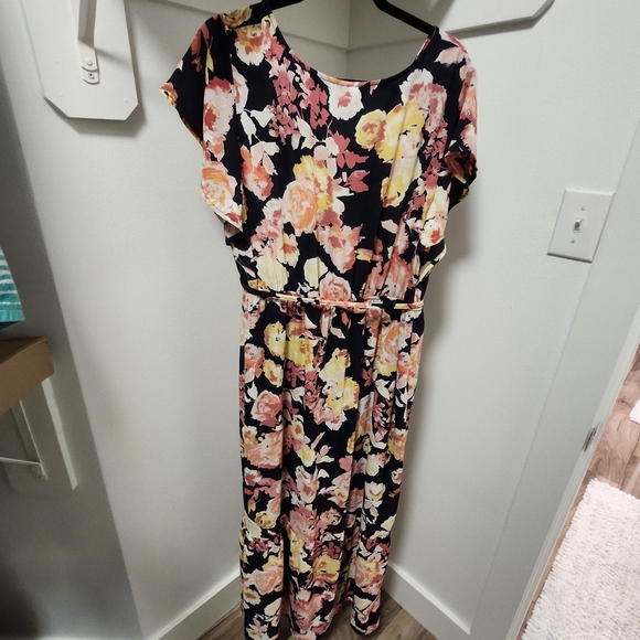 Isabel Maternity XXL Floral Dress with tie waist - Picture 2 of 5